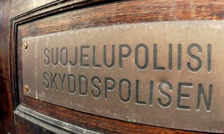 Kansan tiedettävä edustajiensa taustat