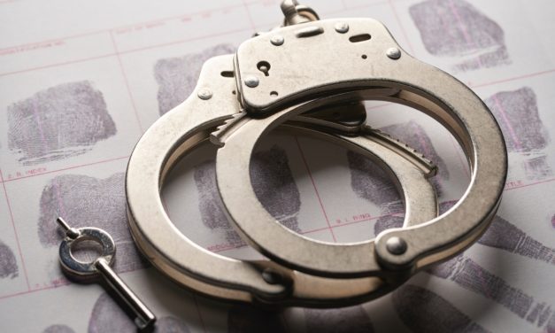 Yhdenvertaisuusvaltuutetun tutkittava: Tapahtuiko poliittista syrjintää?