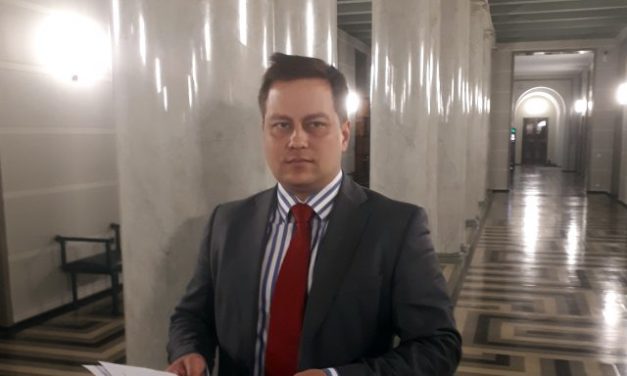 Kansanedustaja Junnilan mukaan perussuomalaiset käyttää vahvaa vaikutusvaltaa: ”Juuri nyt kaikki puolueet asemoivat itseään suhteessa perussuomalaisiin”
