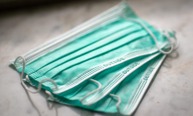 Abit joutuivat luopumaan koronan takia penkkareista, mutta vihreät kuntavaaliehdokkaat ramppaavat edelleen kouluissa kampanjoimassa