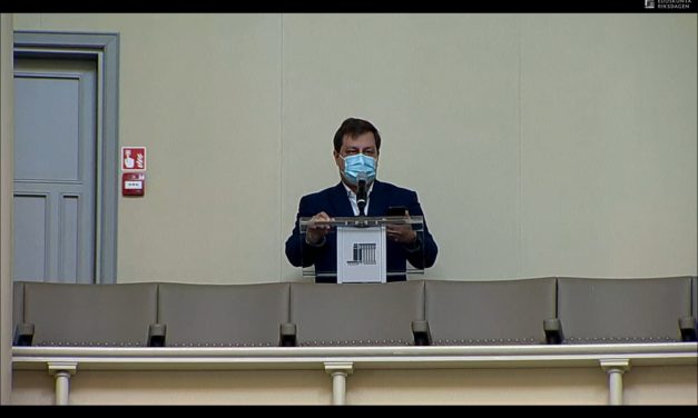 Oikeusministeri Henriksson sai eduskunnan luottamuksen, eduskunta siunasi kuntavaalien siirtämisen