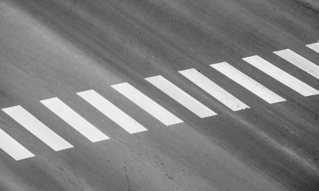 Junnila kehottaa Turkua palauttamaan Pride-suojatien tieliikennelain tiemerkintöjen mukaiseksi