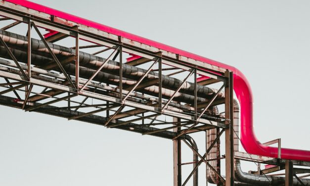 Junnila iskee EU:n LNG-linjaan: Venäjän kaasuhanat kiinni heti, ei vasta 2028