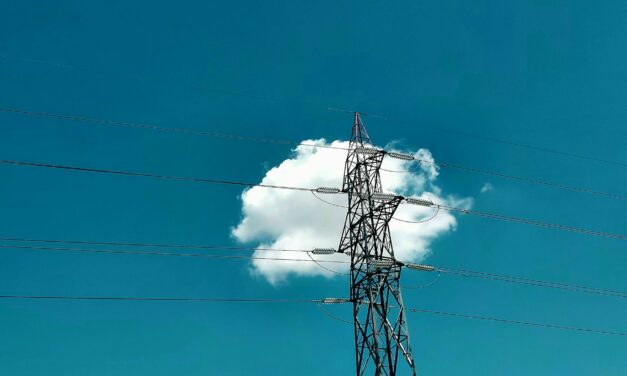 Junnila: Keskustan puheenjohtaja suurentaisi sähkölaskua – ”piikkipäivänä” tuplat